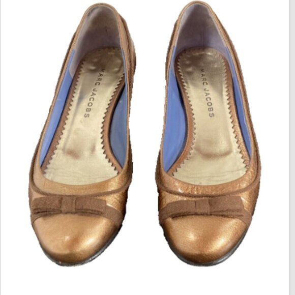 MARC JACOBS BRASS GOLD Metallic Pumps with bow Kitten Heel Shoes SZ 36 1/2 - Picture 1 of 6